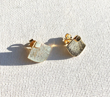 Abanicos Stud Earrings in Gold