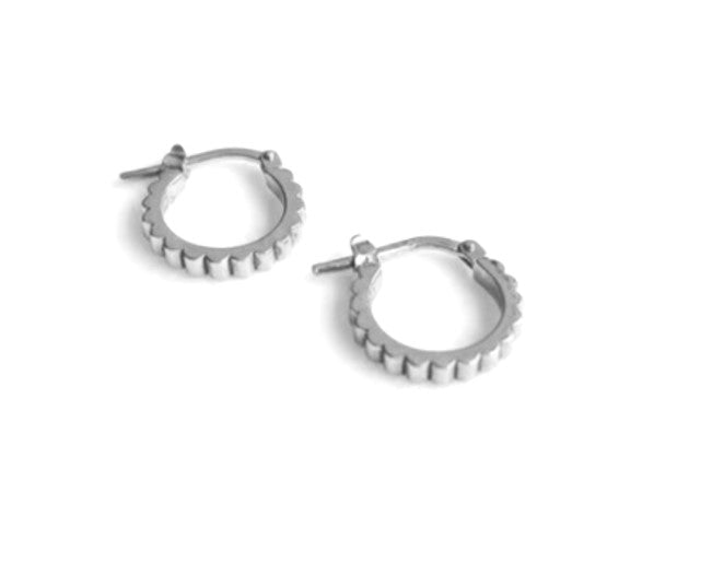 Ingranaggi Mini Click Hoop Earrings in Silver