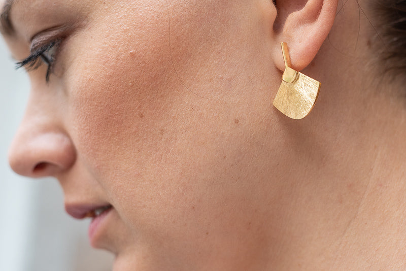 Abanicos Midi Earrings in Gold