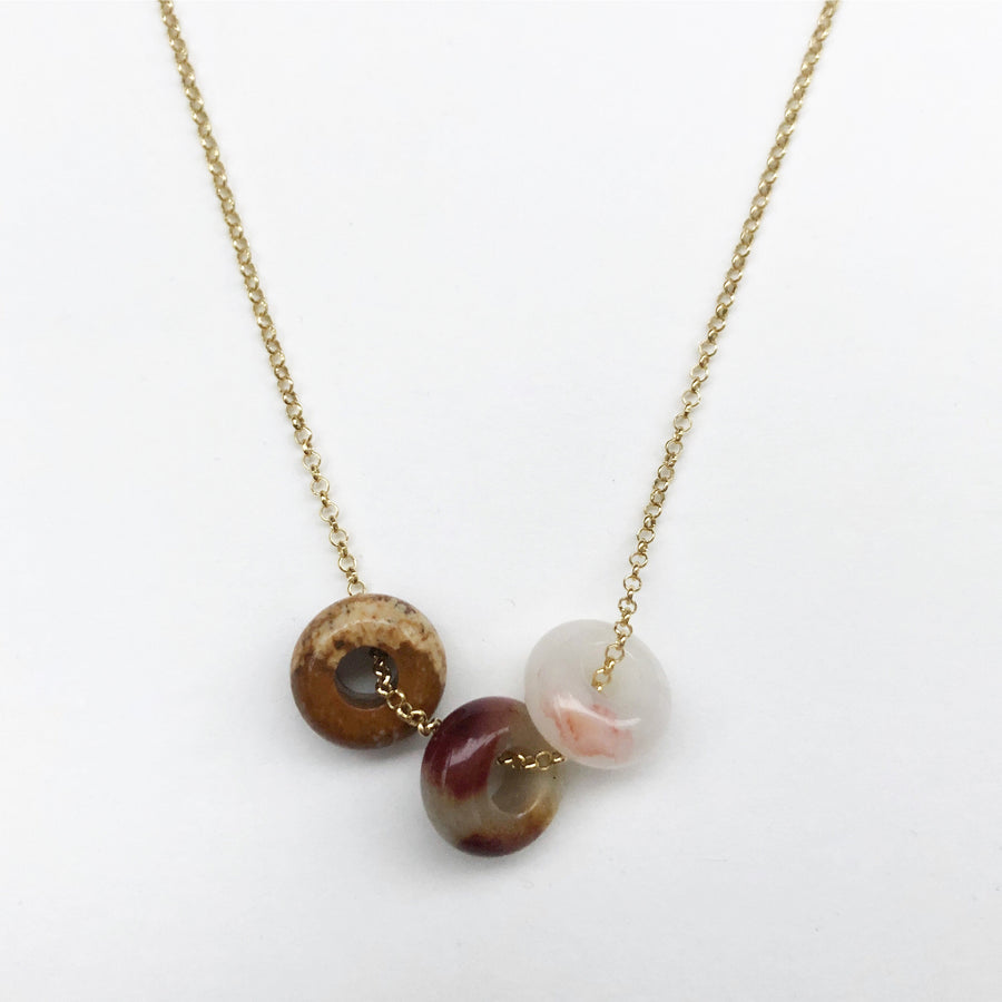 Fruit Loop Necklace Cinnamon Mix in Gold