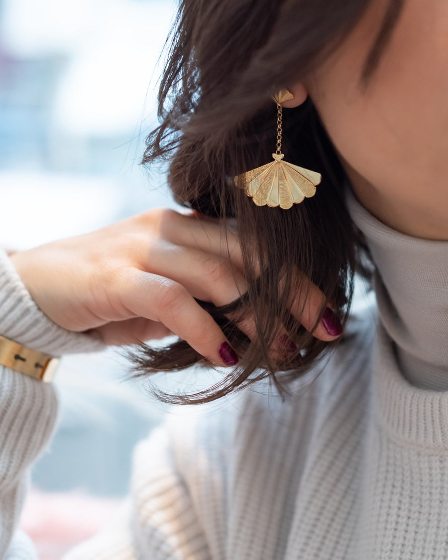 Santiago Shell Earrings Big Pendant in Gold