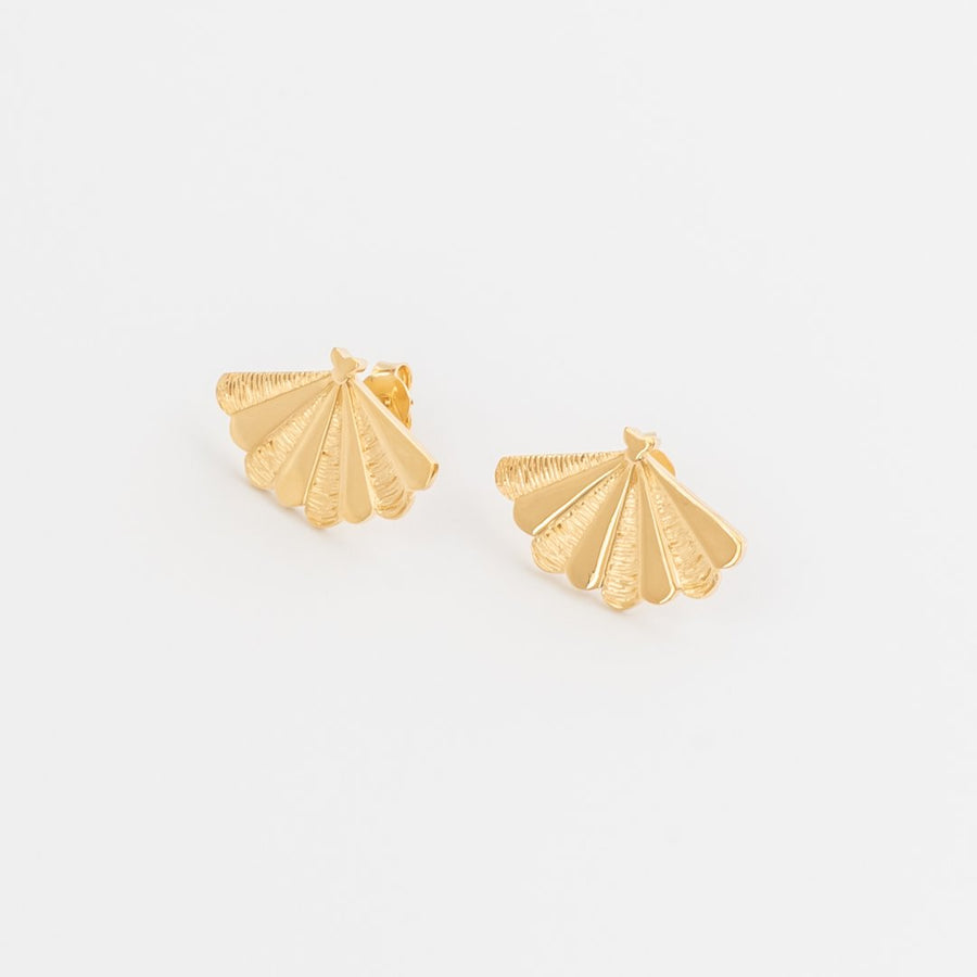 Santiago Shell Stud Earrings in Gold