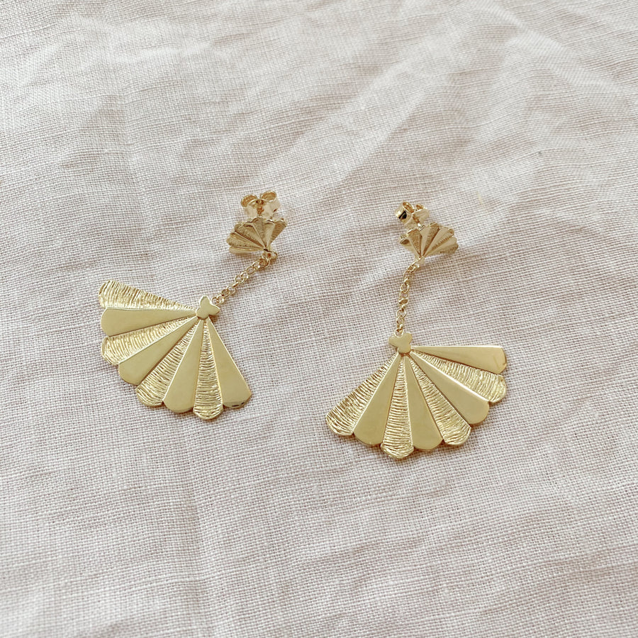 Santiago Shell Earrings Big Pendant in Gold