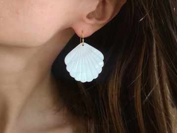 Bria Shell Earrings in Gold