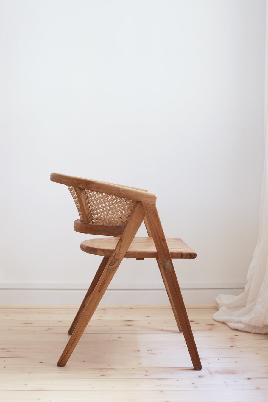 Chair Lenong