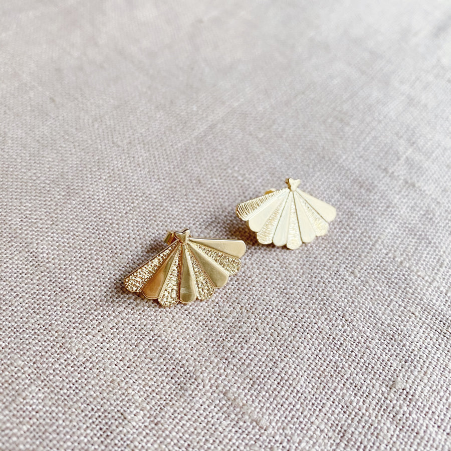 Santiago Shell Midi Studs in Gold