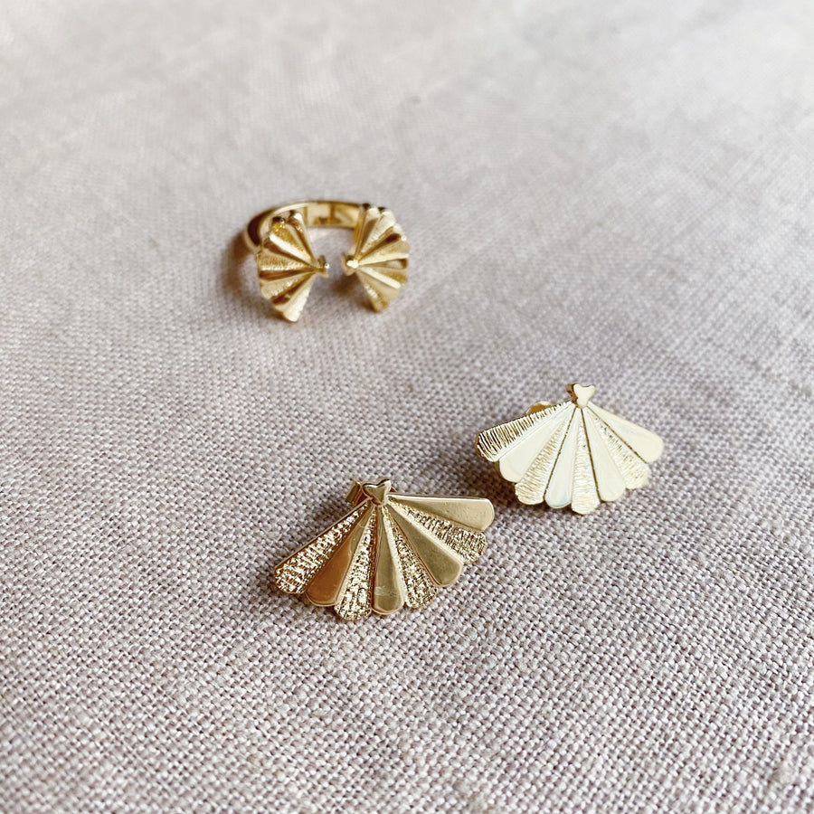 Santiago Shell Midi Studs in Gold