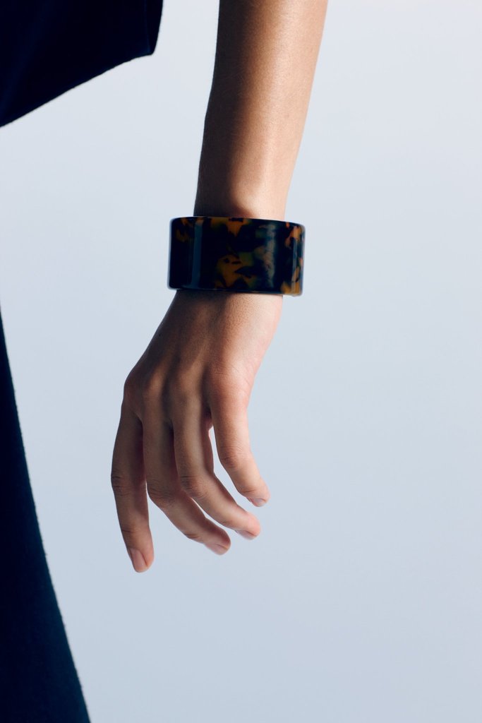 Jumbo Cuff in Stromanthe