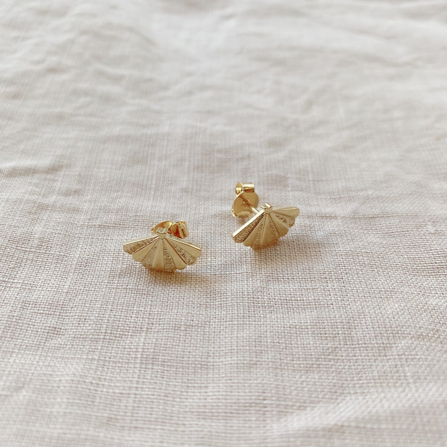 Santiago Shell Stud Earrings in Gold